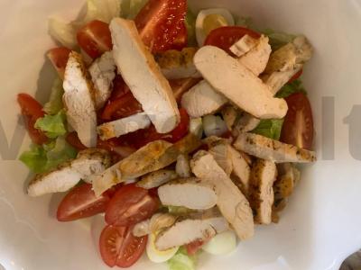 Salotas su originaliu Cezario padažu pagrindine nuotrauka