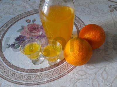 Kvapni tinktūra iš apelsinų žievelių pagrindine nuotrauka