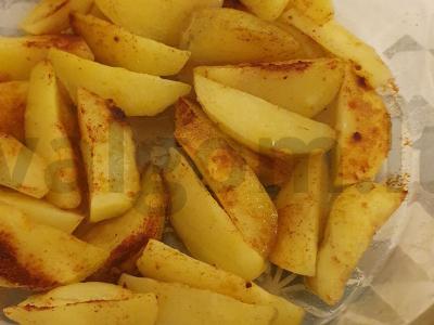 Kaimiški bulvės mikrobangų krosnelėje pagrindine nuotrauka