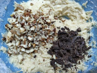 Greiti sausainiai su riešutais ir šokolado drožlėmis Žingsnis 2