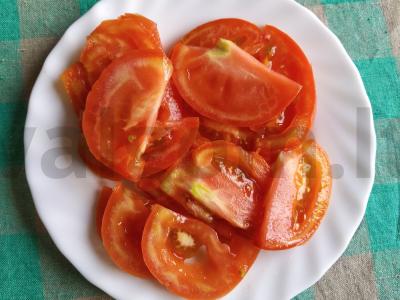 Šviežių daržovių salotos su avokadu, tofu ir juodaisiais serbentais Žingsnis 1