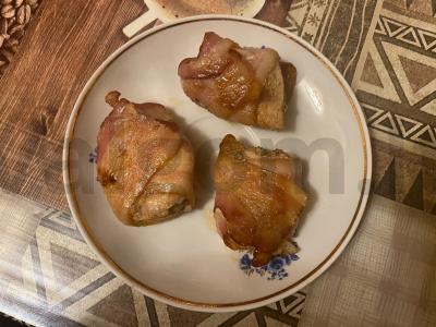 Vištienos šašlykas su bekonu pagrindine nuotrauka