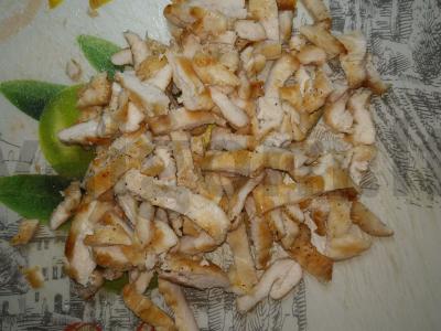 Daržovių salotas su vištiena, sirtaikiu ir alyvuogėmis Žingsnis 5