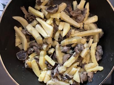 Keptos bulvės su grybais Žingsnis 3