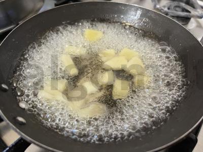 Pudingas su karamelizuotais ananasais ir riebia grietine Žingsnis 2