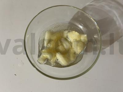 Pudingas su karamelizuotais ananasais ir riebia grietine Žingsnis 3