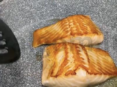 Lašiša grietinėlės padaže Žingsnis 1