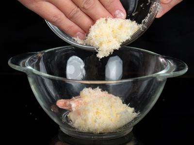 Kepti ritinėliai su lašiša ir krabų lazdelėmis Žingsnis 7