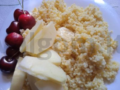 Saldus dubuo su grikiais, cukatais, vaisiais ir uogomis Žingsnis 3