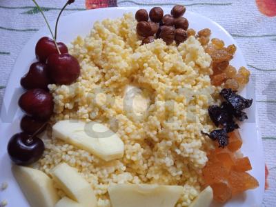 Saldus dubuo su grikiais, cukatais, vaisiais ir uogomis Žingsnis 4