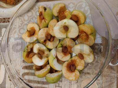 Troškinti obuoliai su migdolais ir cinamonu Žingsnis 2