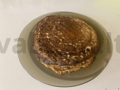 Purūs blynai su šviežiais mielėmis kaip pas močiutę pagrindine nuotrauka