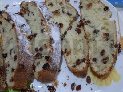 Keksas su riešutais ir razinomis pagrindine nuotrauka