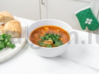 Harcho su graikiniais riešutais pagrindine nuotrauka