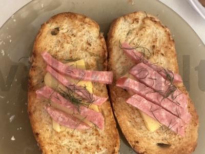 Traškus sumuštinis su dešra ir tartaro padažu pusryčiams Žingsnis 3