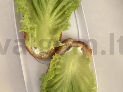 Traškus sumuštinis su dešra ir tartaro padažu pusryčiams Žingsnis 4