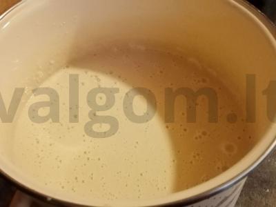 Blynai ant vandens ir blynų miltų Žingsnis 1