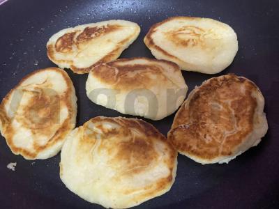 Purūs varškėčiai su šokoladiniu kremu Žingsnis 6