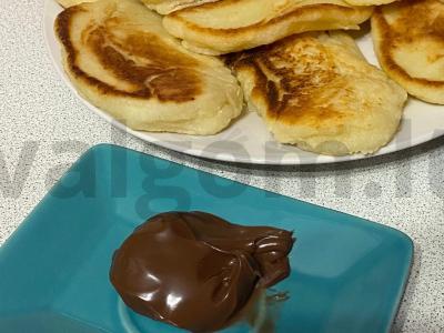 Purūs varškėčiai su šokoladiniu kremu pagrindine nuotrauka