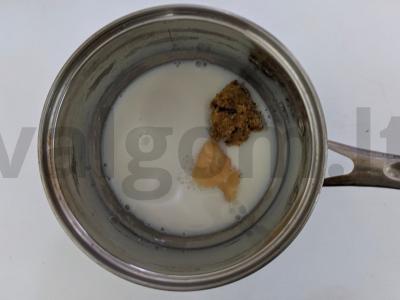 Pieninis gėrimas su džiovintu šalaviju ir propoliu nuo kosulio Žingsnis 2