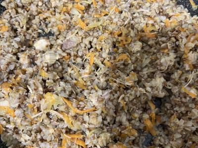 Troškinta grikių košė su konservuota kiauliena Žingsnis 6