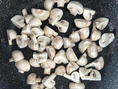 Jautiena su bulvėmis ir grybais puoduose Žingsnis 2