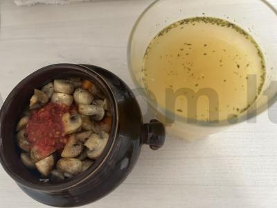 Jautiena su bulvėmis ir grybais puoduose Žingsnis 5