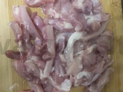 Vištiena su daržovėmis, imbieru ir čili pipirais Žingsnis 1