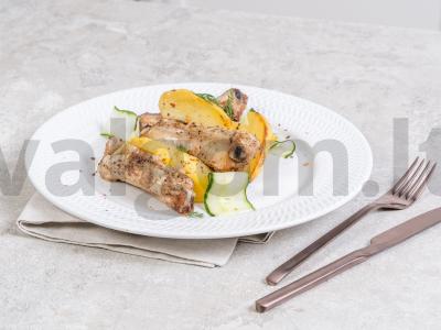 Kiaulienos šonkauliukai su bulvėmis orkaitėje pagrindine nuotrauka