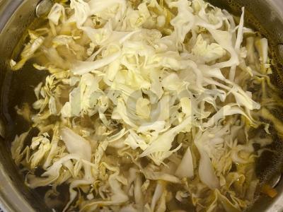 Šči su jautiena ir šviežiais kopūstais Žingsnis 9