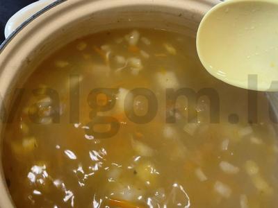 Žirnių sriuba su vištiena pagrindine nuotrauka