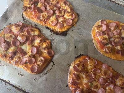 Skani pica su traškia mocarelos plutele pagrindine nuotrauka