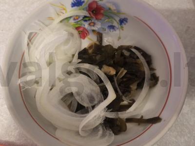 Salotos su jūros kopūstais ir skrudinta duona Žingsnis 1