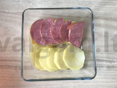 Bulvių apkepas su virta-rūkyta dešra Žingsnis 2