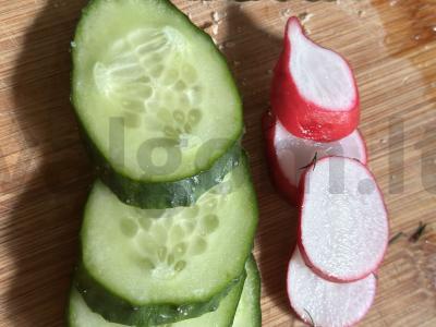 Sumuštiniai su dešrelėmis, sūriu ir ridikėliais Žingsnis 3