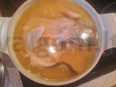 Vaikų lašišų sriuba Žingsnis 1