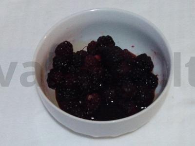 Krembriulė su graikišku jogurtu ir juodaisiais serbentais balzamiko actu Žingsnis 1