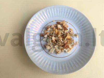 Lengvas varškės desertas su mandarinų, riešutų ir kukurūzų dribsniais Žingsnis 3