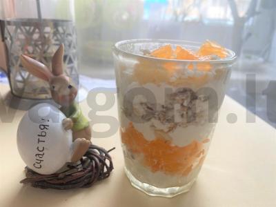 Lengvas varškės desertas su mandarinų, riešutų ir kukurūzų dribsniais Žingsnis 4