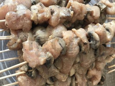 Vištienos krūtinėlės ir grybų šašlykai ant iešmelių su bulvių skiltelėmis Žingsnis 4