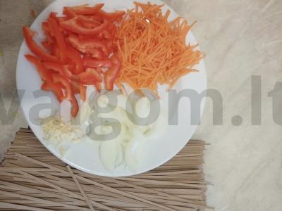 Greita grikių soba makaronų su mėsa ir daržovėmis Žingsnis 1