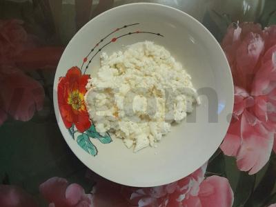 Varškės ir grietinės desertas su razinomis ir šokolado drožlėmis Žingsnis 2