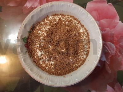 Varškės ir grietinės desertas su razinomis ir šokolado drožlėmis Žingsnis 5