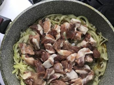 Kiaulienos plovas su namine adžika Žingsnis 4