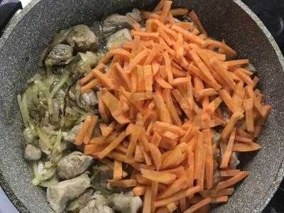 Kiaulienos plovas su namine adžika Žingsnis 5