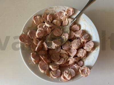 Pats paprasčiausias ir greičiausias picos receptas su kepta majonezo ir sūrio plutele Žingsnis 3