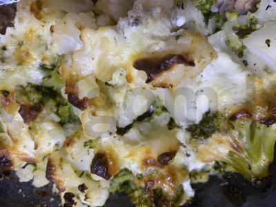 Kepti daržovės su česnaku ir sūriu pagrindine nuotrauka