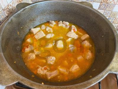 Troškinta kiauliena su svogūnais ir morkomis Žingsnis 5