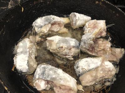 Kepta skumbrė keptuvėje Žingsnis 3