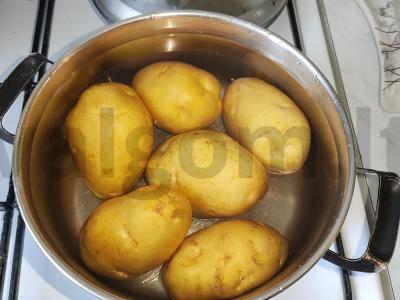 Okroška su alumi ir rūkytomis dešrelėmis Žingsnis 1